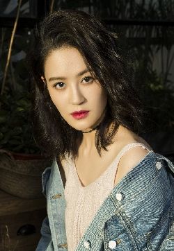 高清中国内地新晋女演员曾一萱妖娆性感写真