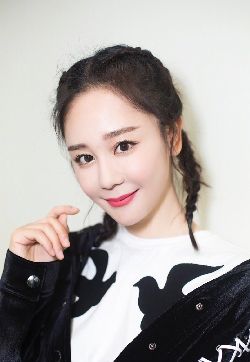中国内地南省郑州女演员海陆俏皮可爱写真图片