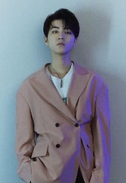 高清中国内地男歌手演员王俊凯酷炫帅气时尚杂志写真大片