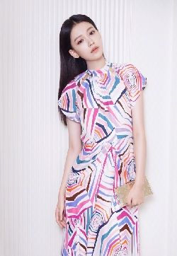 林省通化市集安女明星孙怡清新时尚活动写真图片