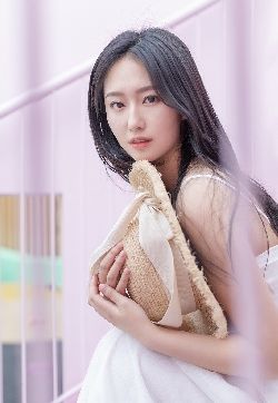 中国内地吉林长春女演员孟子义甜美灵动时尚写真图片