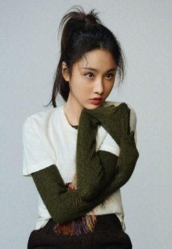 中国内地女演员张慧雯早秋时尚写真图片