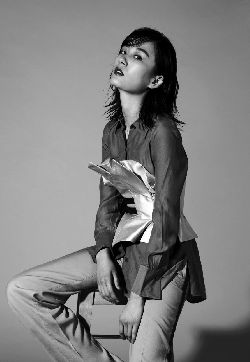 中国内地北京女演员徐悦性感时尚写真图片