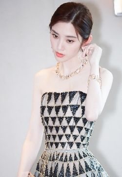 高清中国内地四川女演员唐艺昕微博电影之夜性感图片