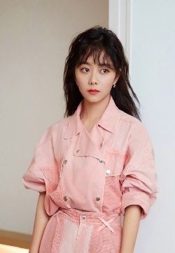 中国内地四川泸州影视女演员谭松韵甜美养眼活动写真图片