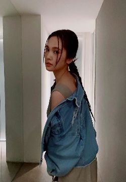 高清中国台湾省台北女歌手演员杨丞琳牛仔外套笑容甜美照片