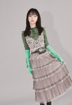 中国内地四川泸州影视女演员谭松韵时尚养眼写真图片