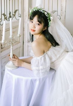 90后最流行的婚纱美女性感露肩诱人写真