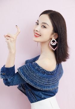 中国内地新疆乌鲁木齐市影视女演员古力娜扎粉嫩俏皮写真图片