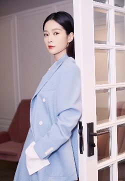 高清内地山东烟台女演员王媛可盐系甜酷写真图片
