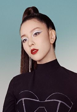 高清澳大利亚影视女演员宋妍霏摩登复古写真图片