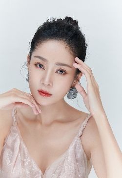 高清内地山东烟台女演员王媛可优雅浪漫写真图片