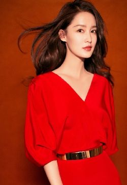 中国内地江苏省苏州市影视女演员李沁红衣妩媚性感写真图片