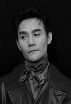 高清中国内地男演员王凯黑色西装帅气写真图片第张