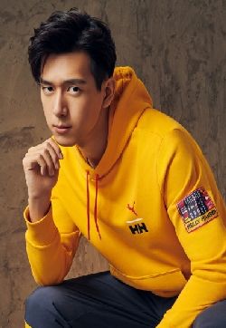 中国内地湖北荆州男演员李现运动风广告性感图片