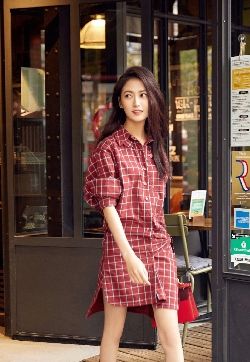 北京新生代女演员陈钰琪格子衬衫时尚街拍图片