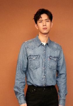 中国内地湖北荆州男演员李现美的代言帅气写真图片