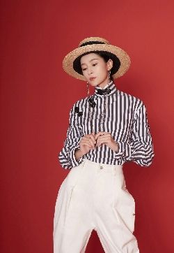 高清内地山东烟台女演员王媛可时尚干练写真图片