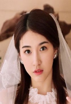 中国大陆辽宁大连人,女演员杜雨宸婚纱性感优雅写真图片