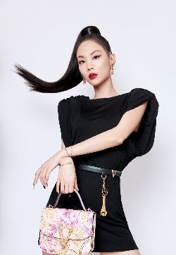 山东省青岛女演员宋茜清新甜酷写真图片
