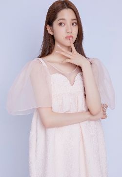 大陆内地台湾台北女演员欧阳娜娜粉色系甜美写真图片