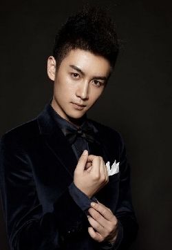 中国内地男演员陈晓帅气写真iPhone5高清手机壁纸