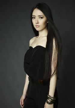 台湾省台北影视女演员模特郭碧婷图片性感长裙写真手机壁纸