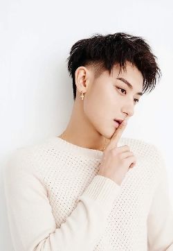 高清山东省青岛男明星帅气男神黄子韬写真手机壁纸下载