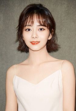 中国内地四川泸州影视女演员谭松韵性感水灵吊带裙写真手机壁纸