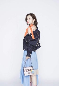 中国内地新疆乌鲁木齐市影视女演员古力娜扎大长腿清新养眼写真手机壁纸