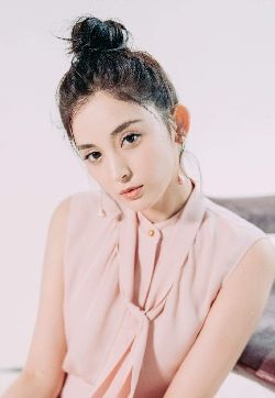 中国内地新疆乌鲁木齐市影视女演员古力娜扎唯美写真高清手机壁纸