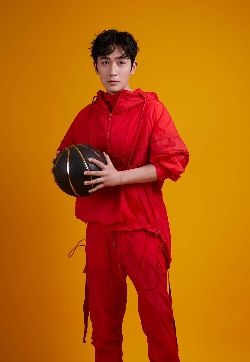 高清中国大陆武汉男演员朱朱一龙时尚运动写真手机壁纸