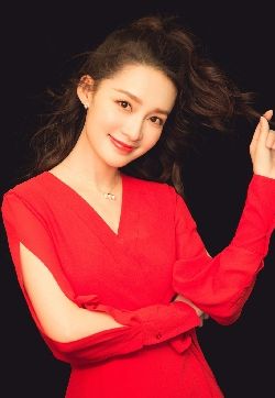 中国内地江苏省苏州市影视女演员李沁甜美写真高清手机壁纸