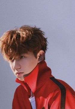 高清中国内地男歌手演员王源帅气时尚写真手机壁纸