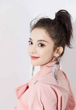 中国内地新疆乌鲁木齐市影视女演员古力娜扎甜美粉嫩写真手机壁纸图片 中国内地新疆乌鲁木齐市影视女演员古力娜扎甜美粉嫩写真手机壁纸图片