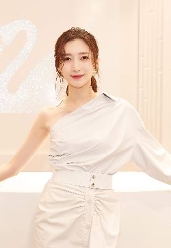 中国内地上海女演员江疏影仙气甜美写真手机壁纸