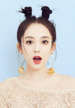 中国内地新疆乌鲁木齐市影视女演员古力娜扎清新丸子头手机壁纸