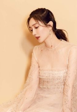 中国内地上海女演员江疏影灵动性感写真手机壁纸