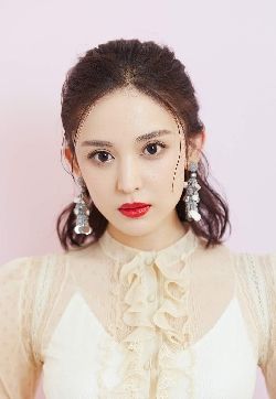 中国内地新疆乌鲁木齐市影视女演员古力娜扎甜美写真手机壁纸