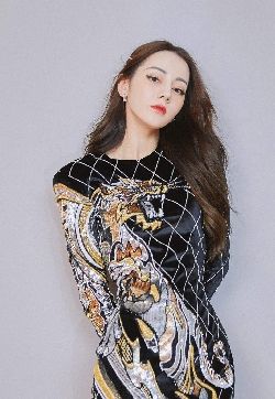 高清新疆乌鲁木齐美女演员迪丽热巴优雅写真手机壁纸