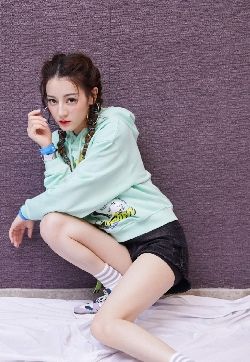 高清新疆乌鲁木齐美女演员迪丽热巴魅力性感高清手机壁纸