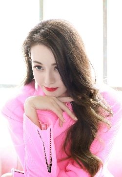 高清新疆乌鲁木齐美女演员迪丽热巴甜美手机壁纸图片