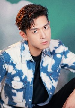 中国内地湖北荆州男演员李现休闲时尚写真手机壁纸
