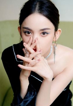 中国内地新疆乌鲁木齐市影视女演员古力娜扎性感写真手机壁纸