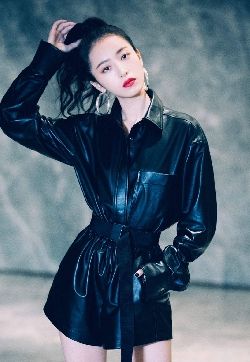 高清中国内地安徽女演员周雨彤酷美写真手机壁纸