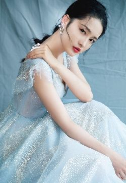 李沁图片