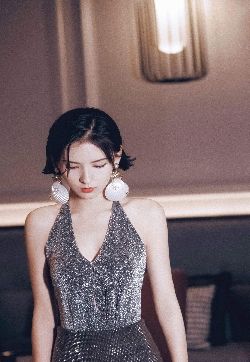 中国内地新晋女演员模特张予曦妩媚性感高清手机壁纸