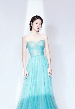 中国内地浙江省义乌女演员张雪迎清秀甜美手机壁纸