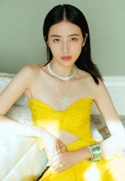 高清中国内地安徽女演员周雨彤明丽动人写真手机壁纸