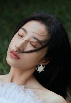 高清中国内地安徽女演员周雨彤清爽魅力写真手机壁纸